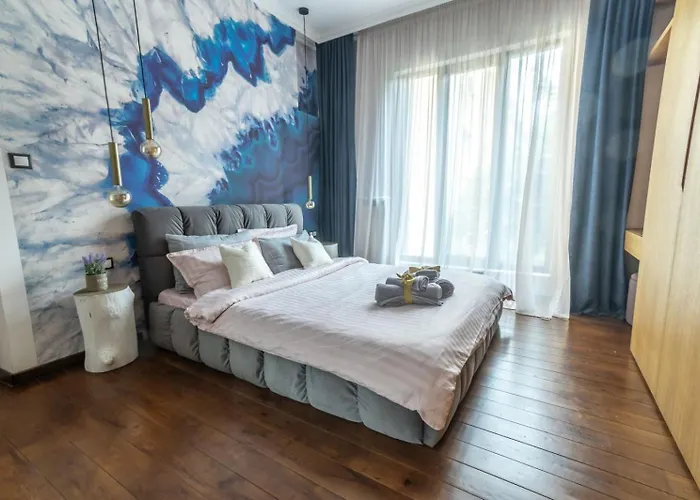 2 Designer Free Parking Spaces アパート