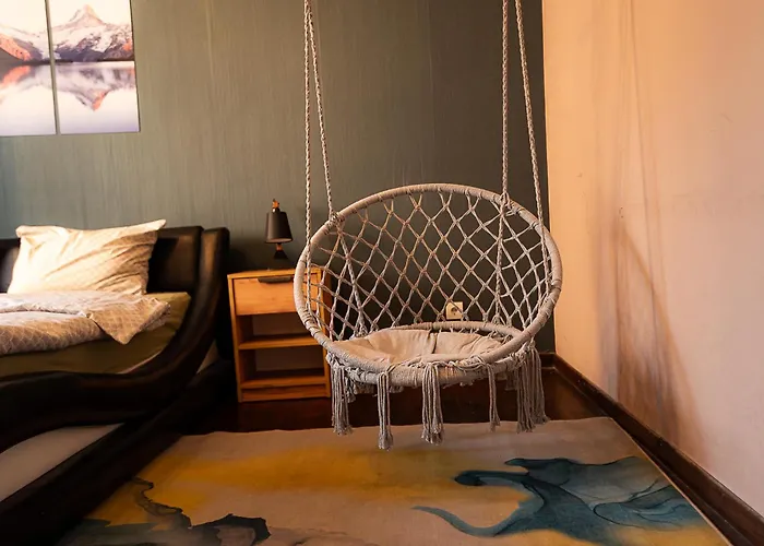 2 Designer Free Parking Spaces アパート